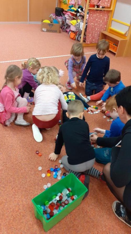 hry ve třídě s kamarády